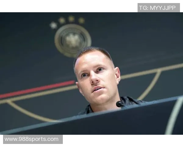 诺伊尔失误引发队内调侃或因刮胡子后的运气回归 诺伊尔失误引发队内调侃或因刮胡子后的运气回归