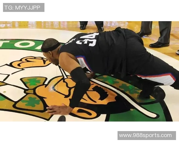 皮尔斯提醒成功男士警惕突如其来的女性接近及时抽身或许是明智之举